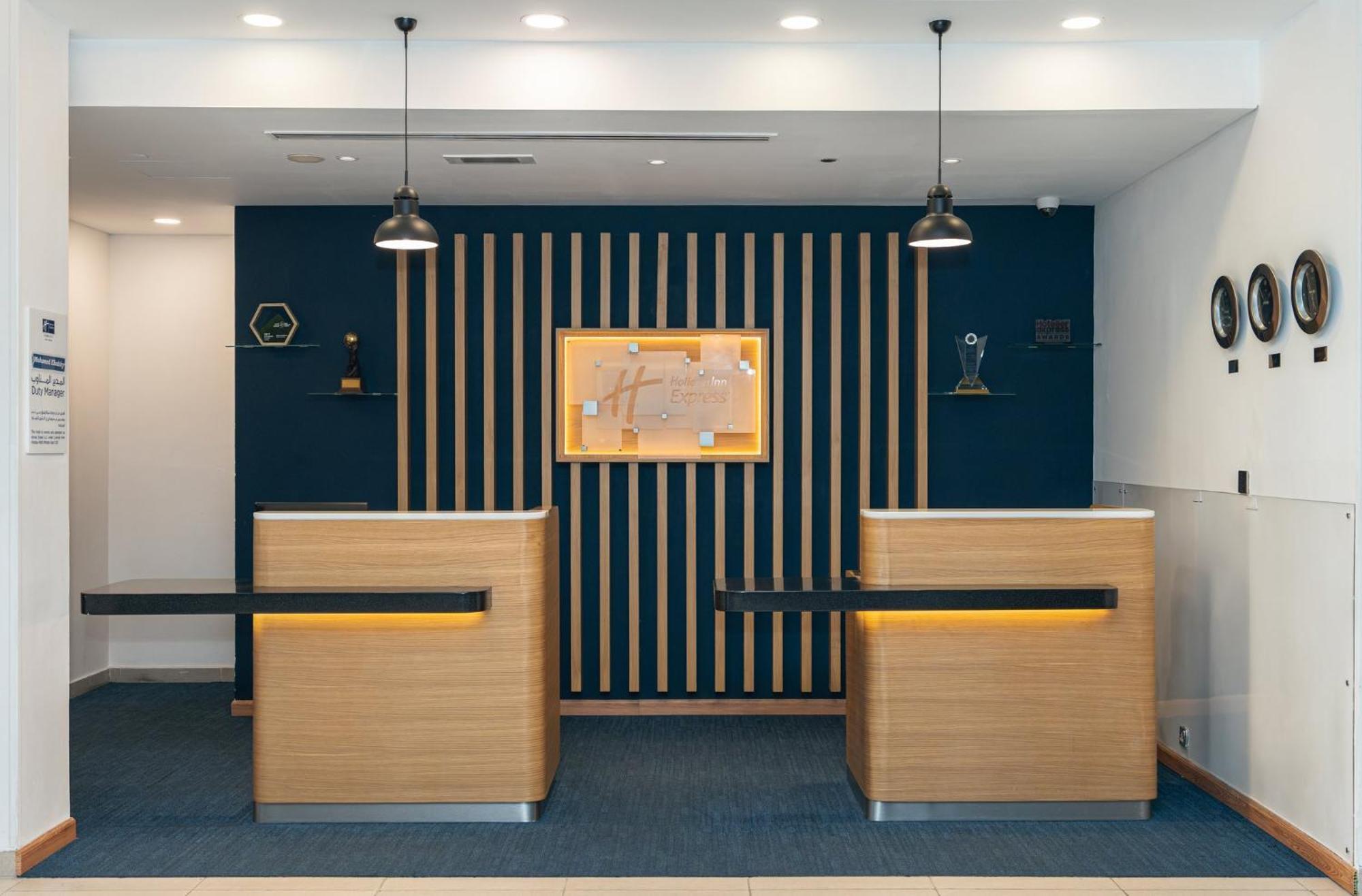 Holiday Inn Express Dubai, Jumeirah By Ihg Exterior foto